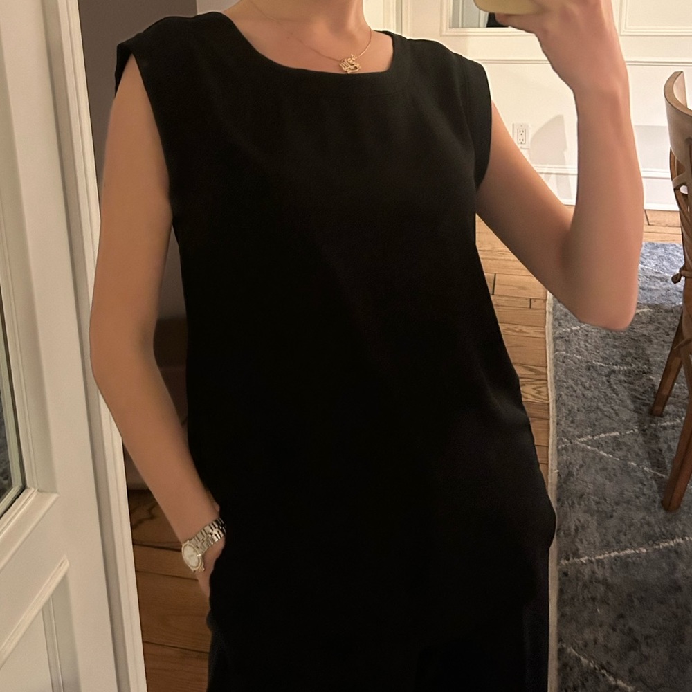 Black sweater tank from J Crew, size 00! 💌